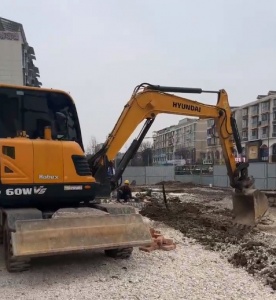 绵阳周边区县挖机出租价格会比市区贵吗？